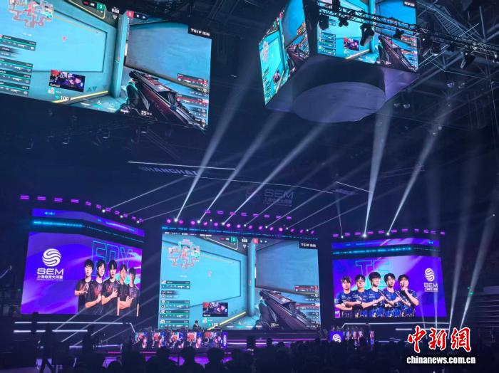 2025上海电竞大师赛开赛 中外顶级选手上演“巅峰对决”